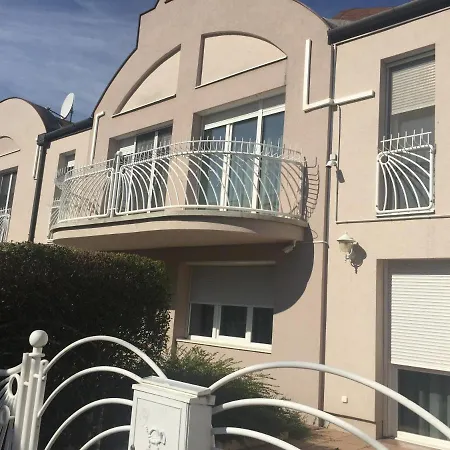 Jobb Fasor 32. Apartman سيغيد