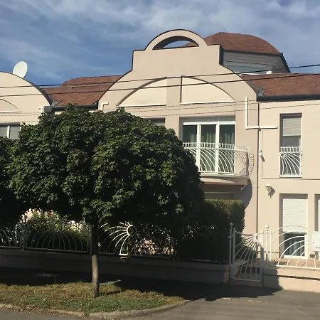 Jobb Fasor 32. Apartman * سيغيد